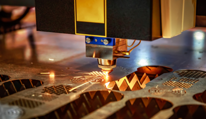 Comparing laser engraving machines: CO2 lasers Vs Fiber lasers